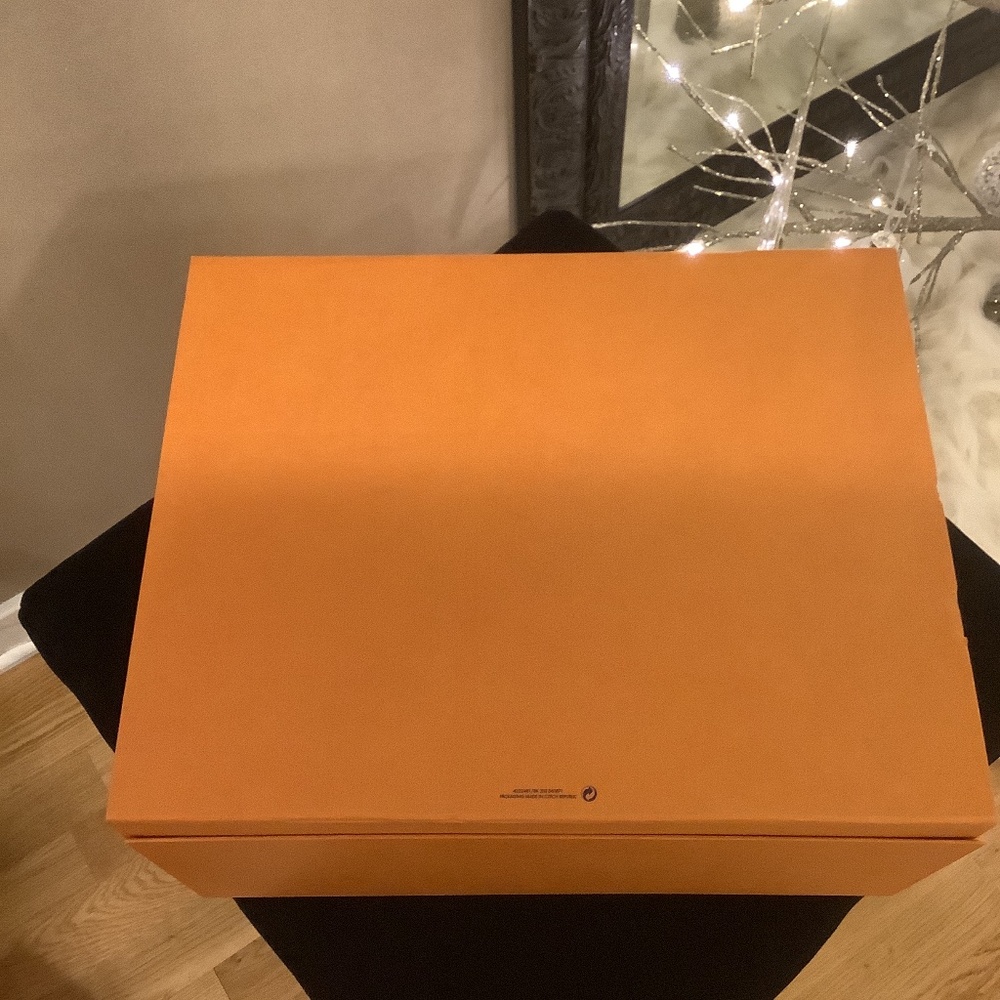 Louis Vuitton magnetic gift box with ribbon - Picture 4 of 4